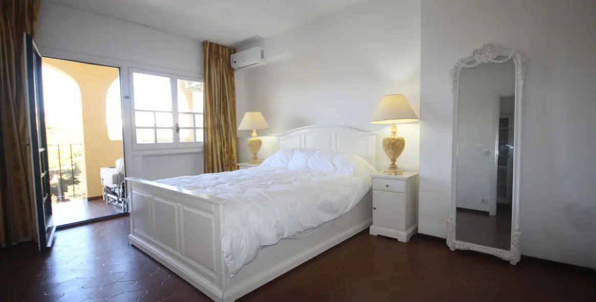 Продажа апартаментов на среднем этаже в Puerto de Cabopino 23