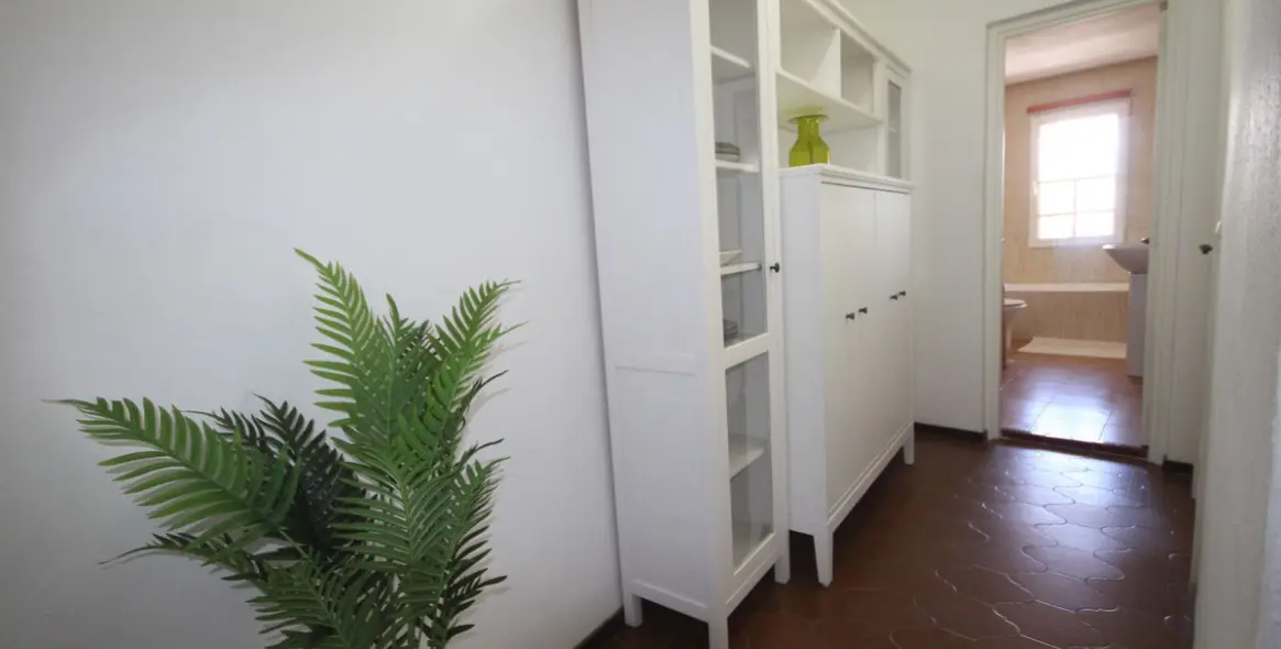 Sale of middle floor apartment in Puerto de Cabopino 20
