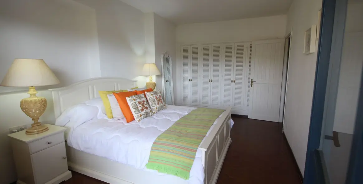 Sale of middle floor apartment in Puerto de Cabopino 21