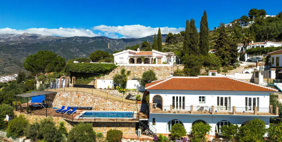 Продажа  отдельно стоящей виллы в Cómpeta 3