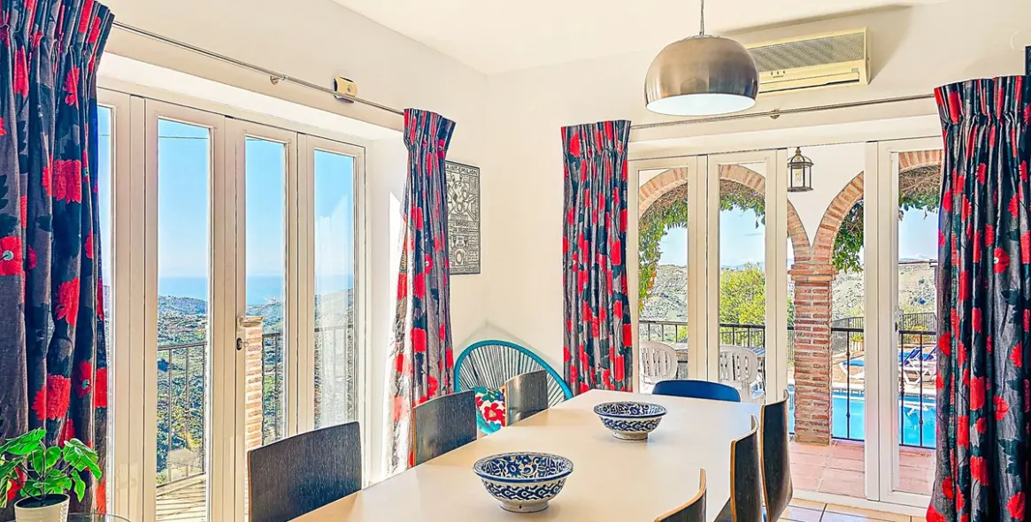 Продажа  отдельно стоящей виллы в Cómpeta 11