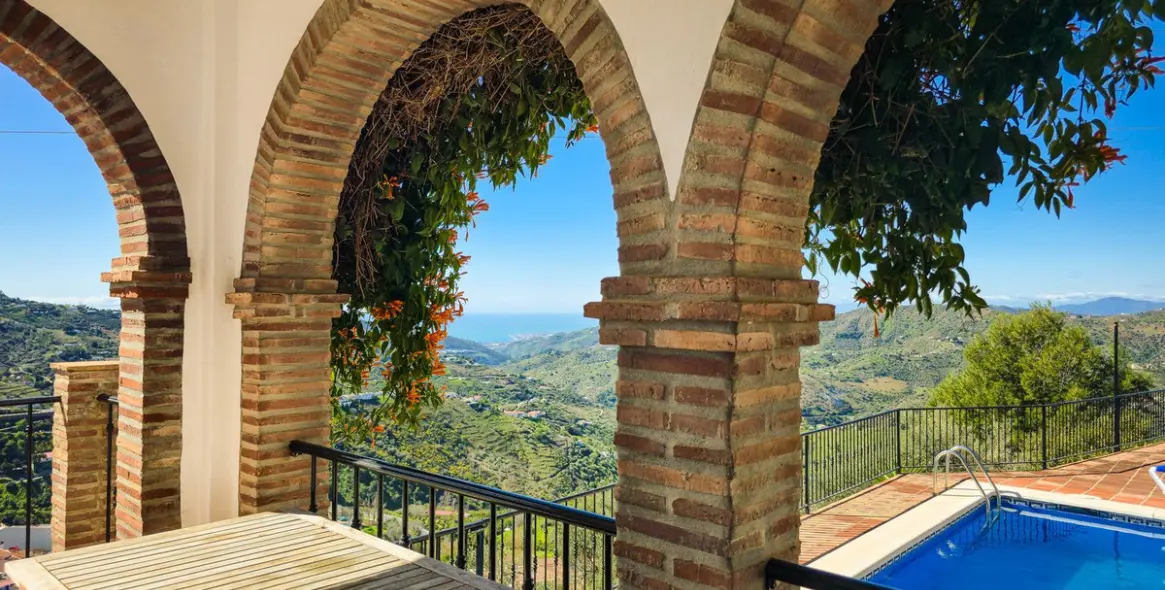 Продажа  отдельно стоящей виллы в Cómpeta 31