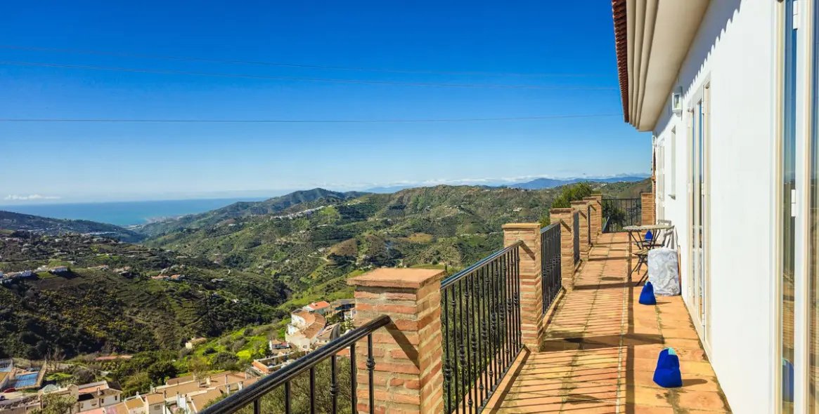 Продажа  отдельно стоящей виллы в Cómpeta 32