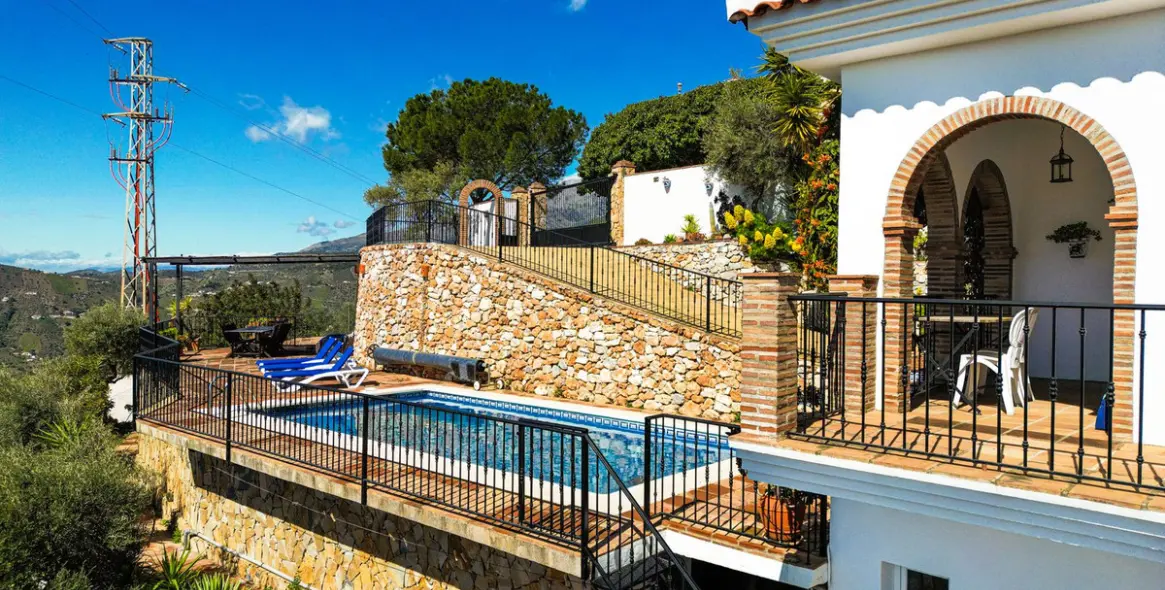 Продажа  отдельно стоящей виллы в Cómpeta 43