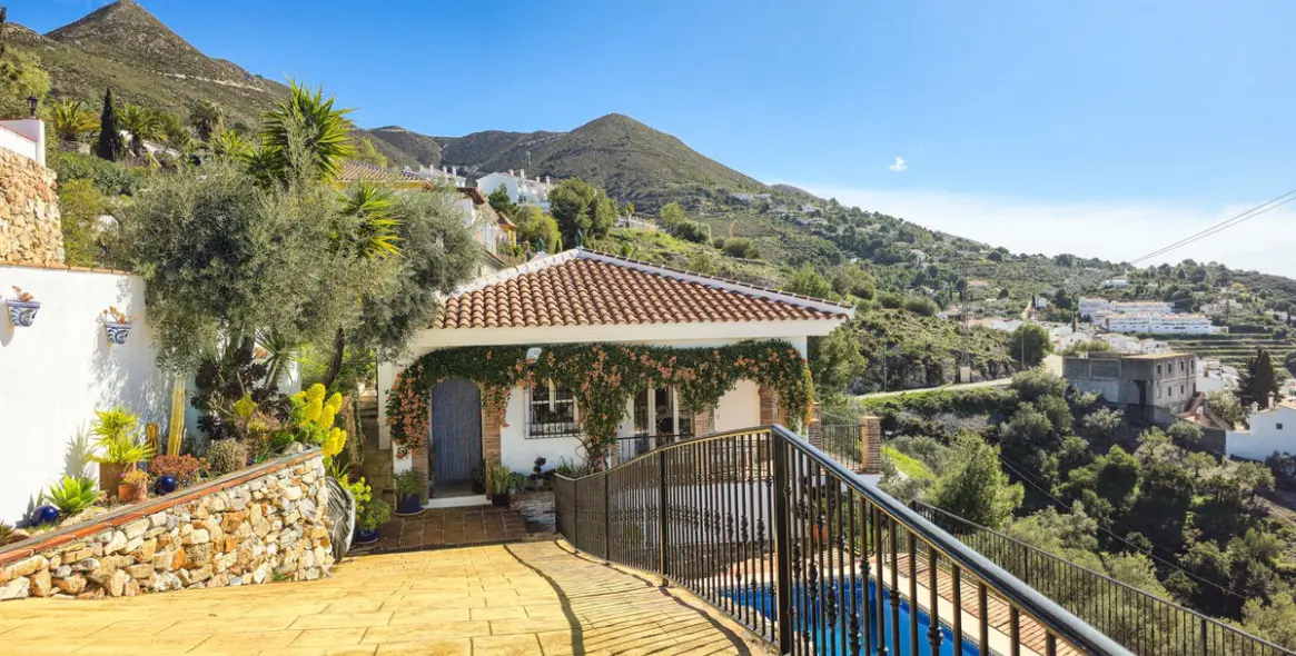 Продажа  отдельно стоящей виллы в Cómpeta 62