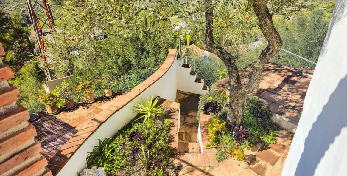 Продажа  отдельно стоящей виллы в Cómpeta 71