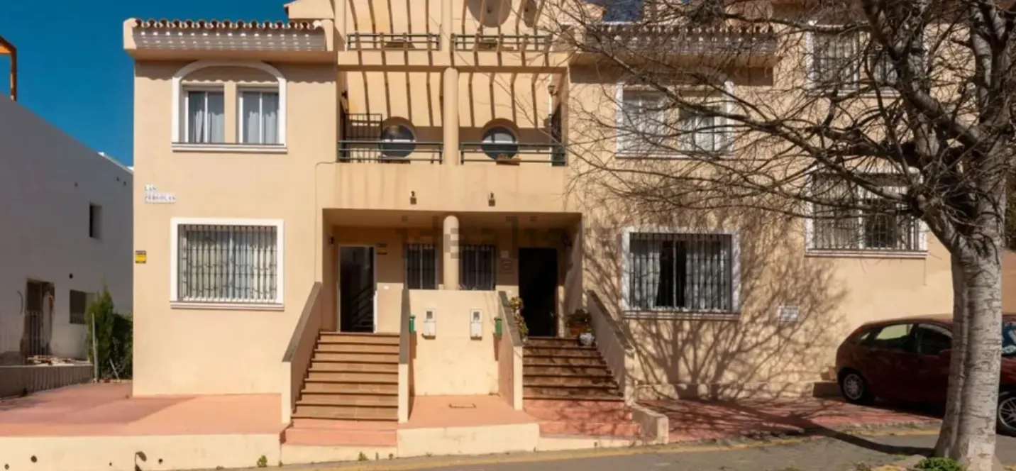 Продажа дома на две семьи в Marbella 0
