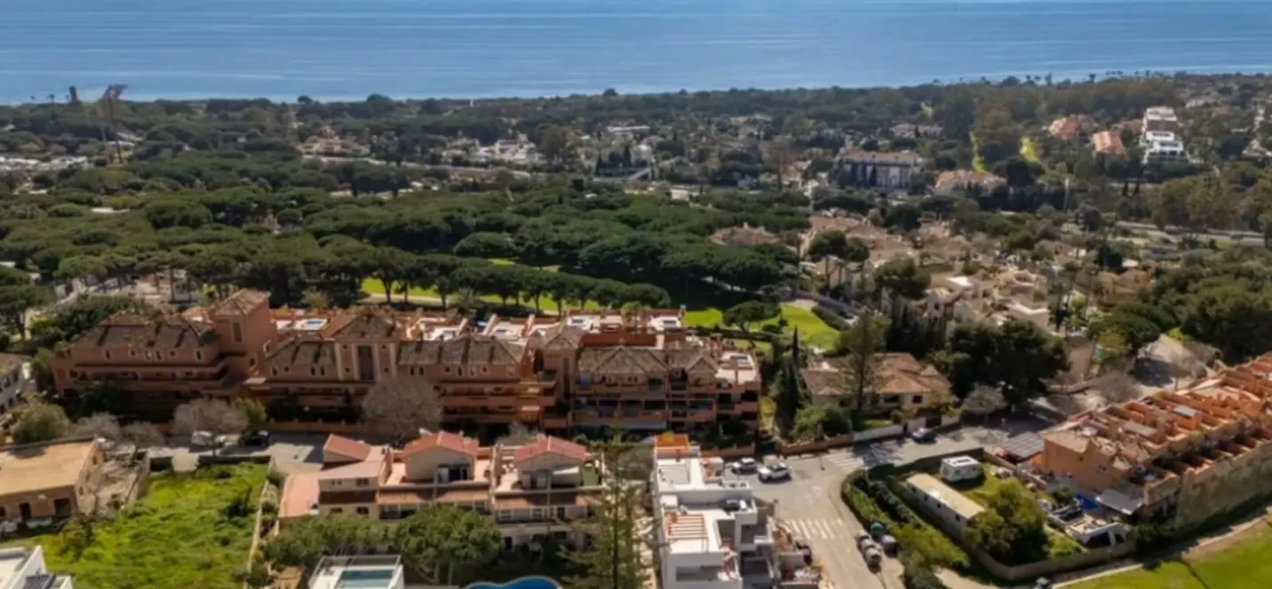 Продажа дома на две семьи в Marbella 1