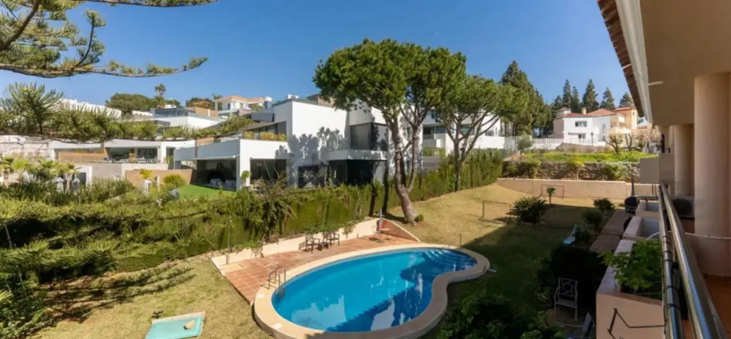 Продажа дома на две семьи в Marbella 2