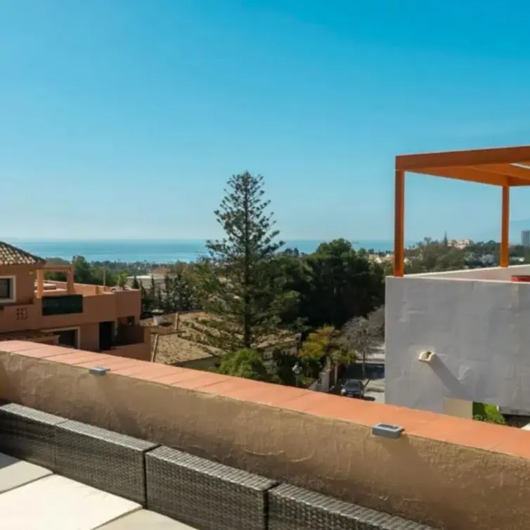Продажа дома на две семьи в Marbella