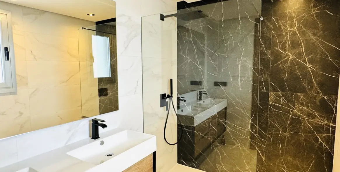 Sale of middle floor apartment in San Pedro de Alcántara 9