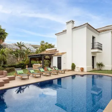 Sale of detached villa in Benahavís