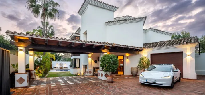 Sale of detached villa in Benahavís 2