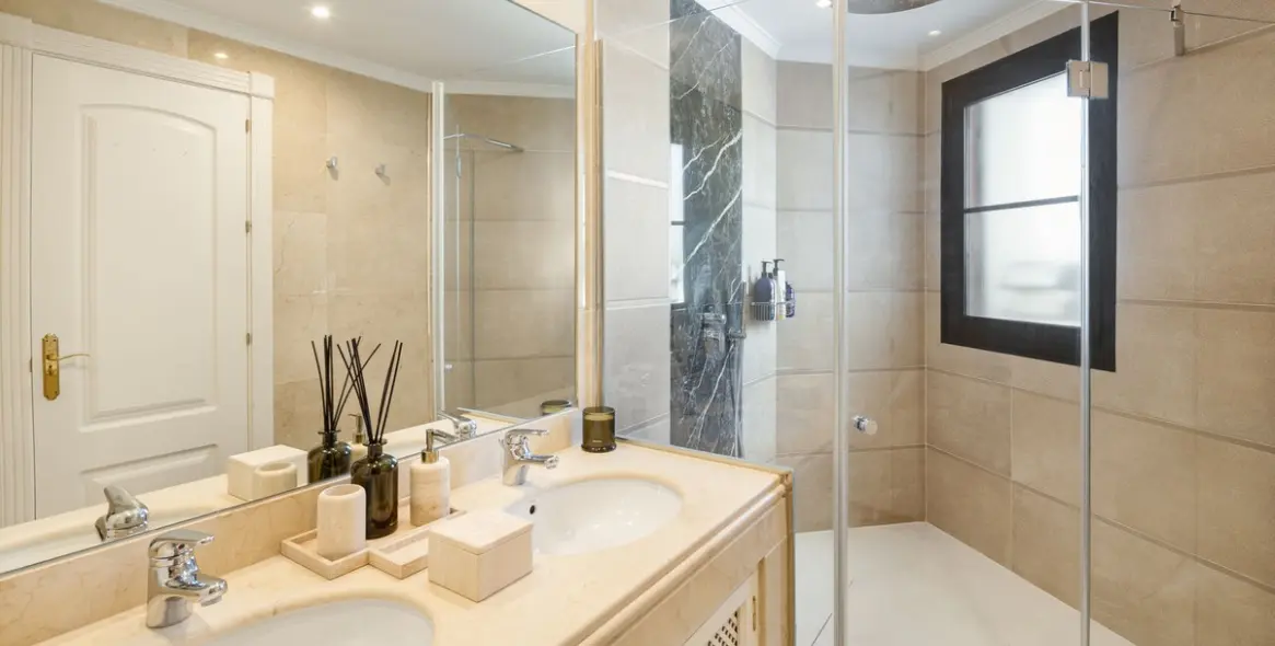 Venta de villa independiente en Benahavís 10