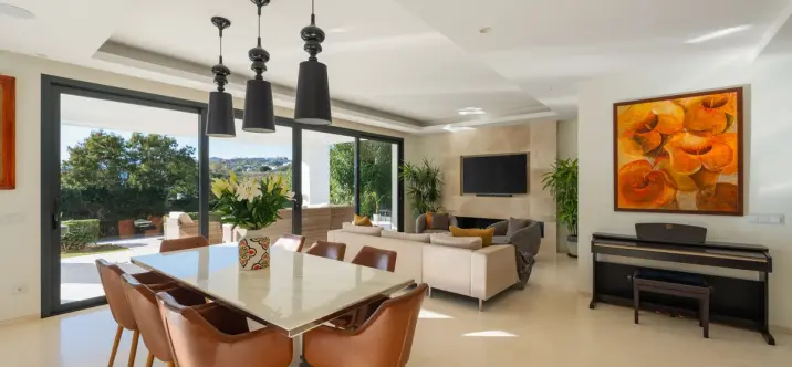 Venta de villa independiente en Nueva Andalucía 3