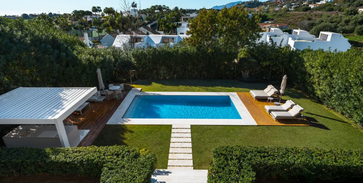 Продажа  отдельно стоящей виллы в Nueva Andalucía 19