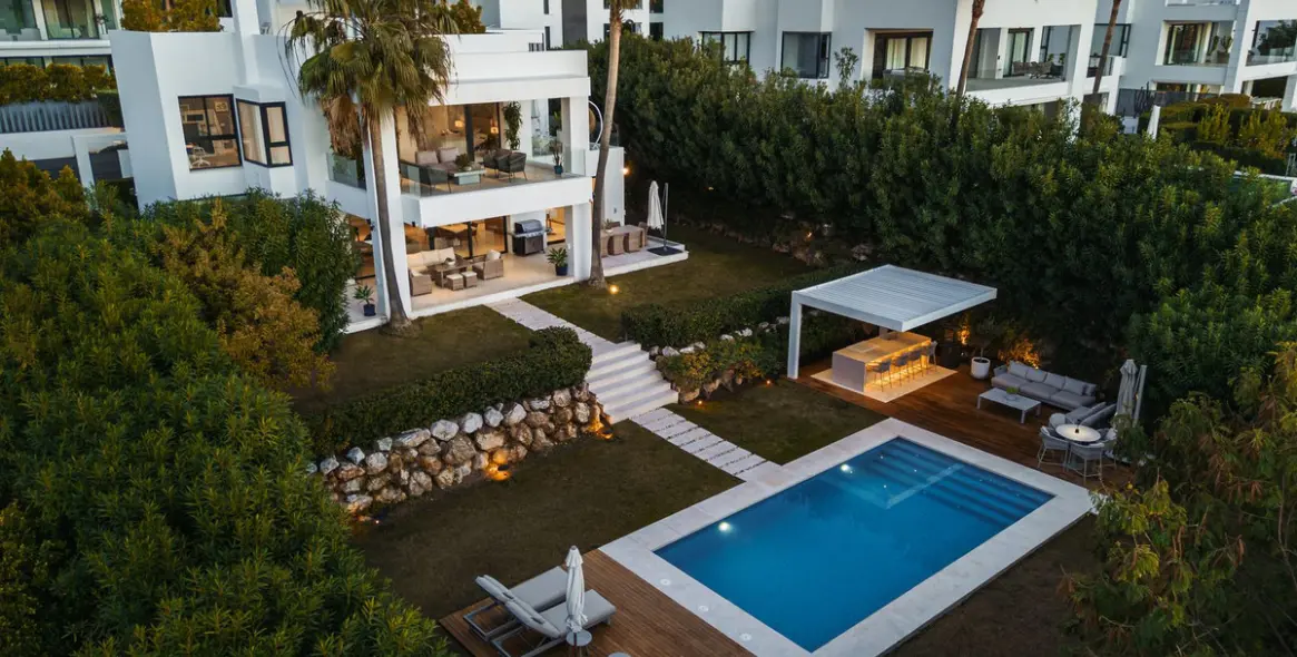 Sale of detached villa in Nueva Andalucía 30