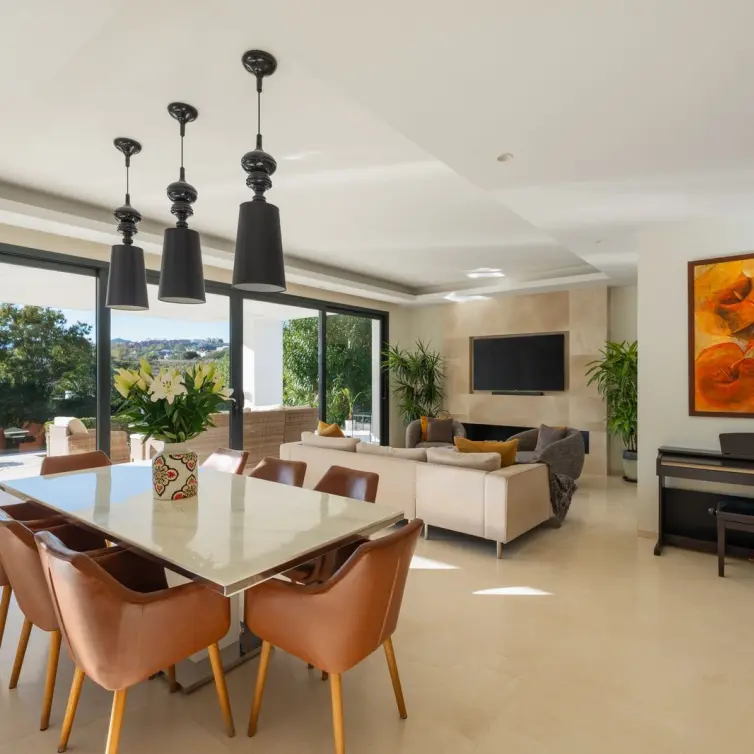Sale of detached villa in Nueva Andalucía