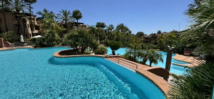 Venta de apartamento en planta media en Sierra Blanca 2