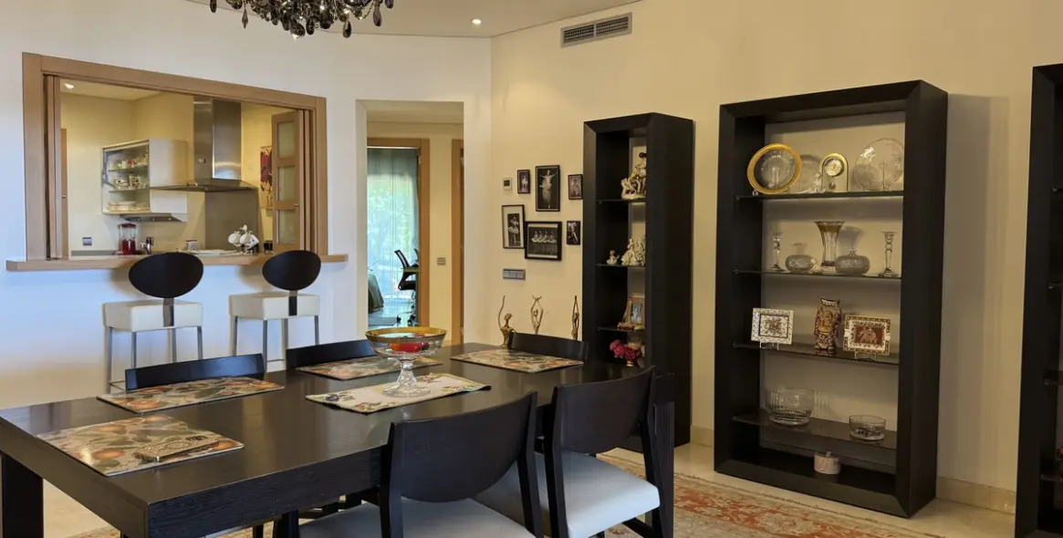 Sale of middle floor apartment in Sierra Blanca 4