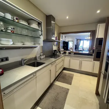 Venta de apartamento en planta media en Sierra Blanca