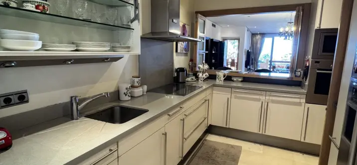 Venta de apartamento en planta media en Sierra Blanca 4