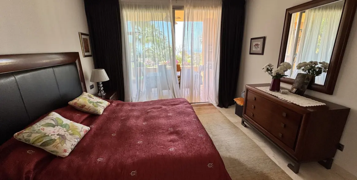 Sale of middle floor apartment in Sierra Blanca 7