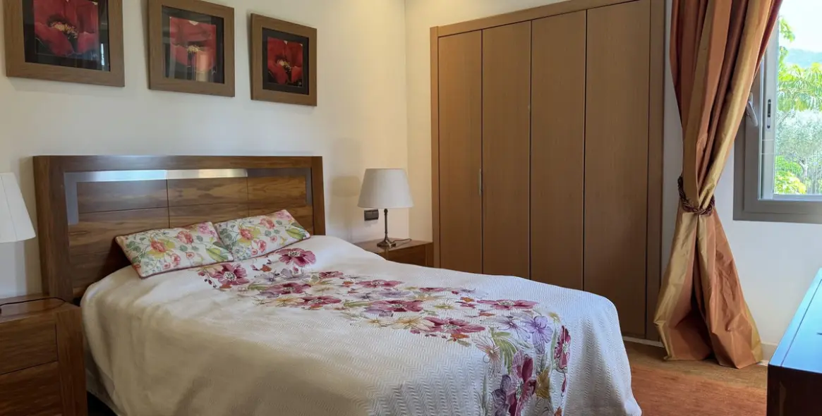 Sale of middle floor apartment in Sierra Blanca 10