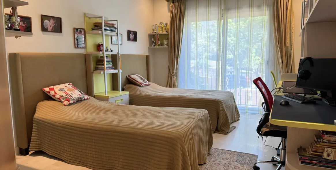 Sale of middle floor apartment in Sierra Blanca 13