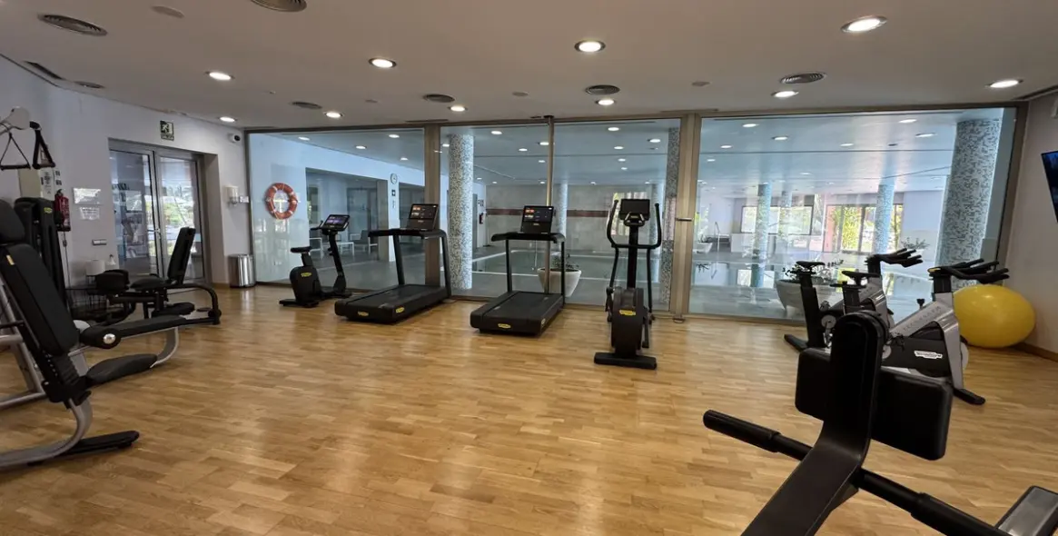 Sale of middle floor apartment in Sierra Blanca 15