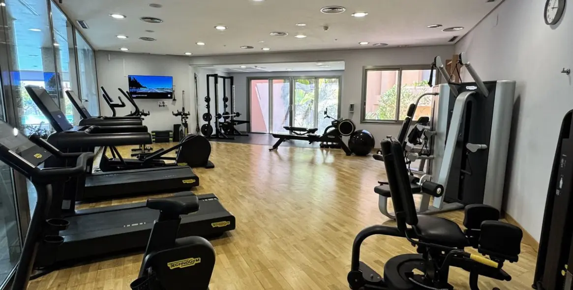 Sale of middle floor apartment in Sierra Blanca 18