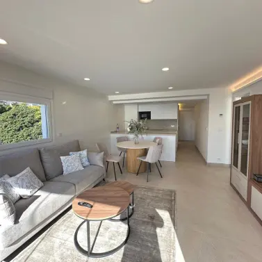 Alquiler a largo plazo de apartamento en planta media en Marbella
