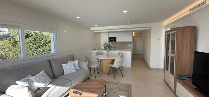 Alquiler a largo plazo de apartamento en planta media en Marbella 1