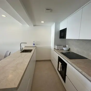 Alquiler a largo plazo de apartamento en planta media en Marbella