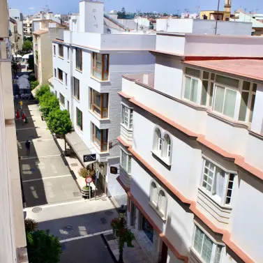 Долгосрочная аренда апартаментов на среднем этаже в Estepona