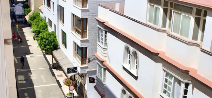 Долгосрочная аренда апартаментов на среднем этаже в Estepona 0