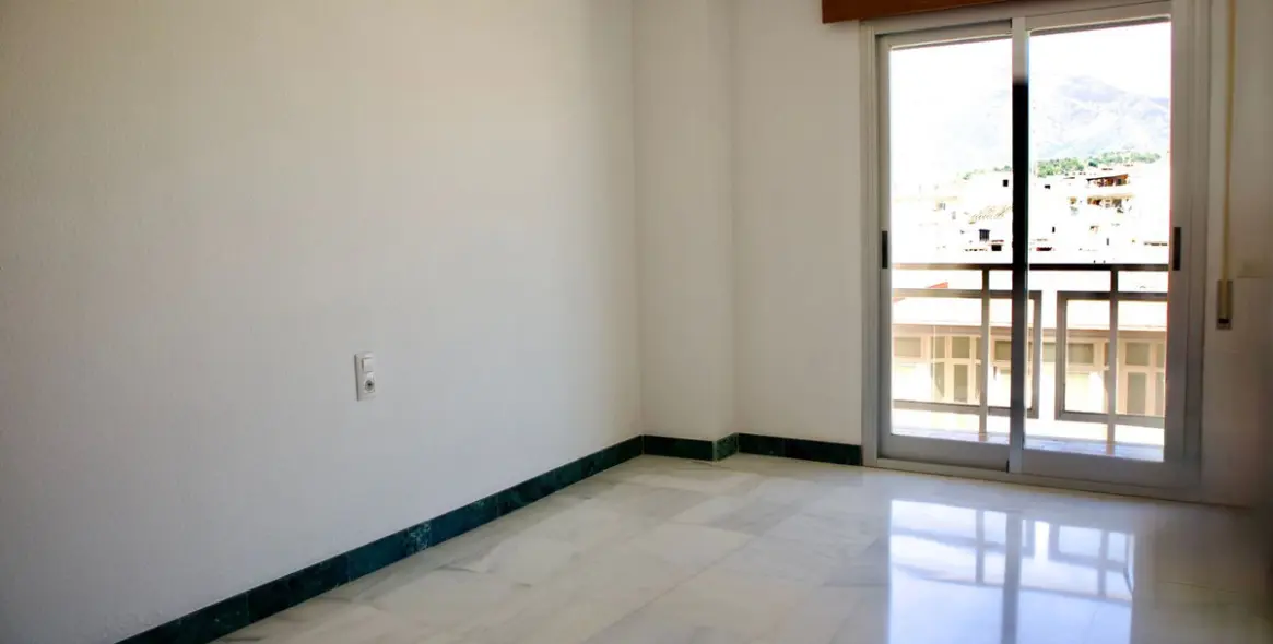 Долгосрочная аренда апартаментов на среднем этаже в Estepona 4