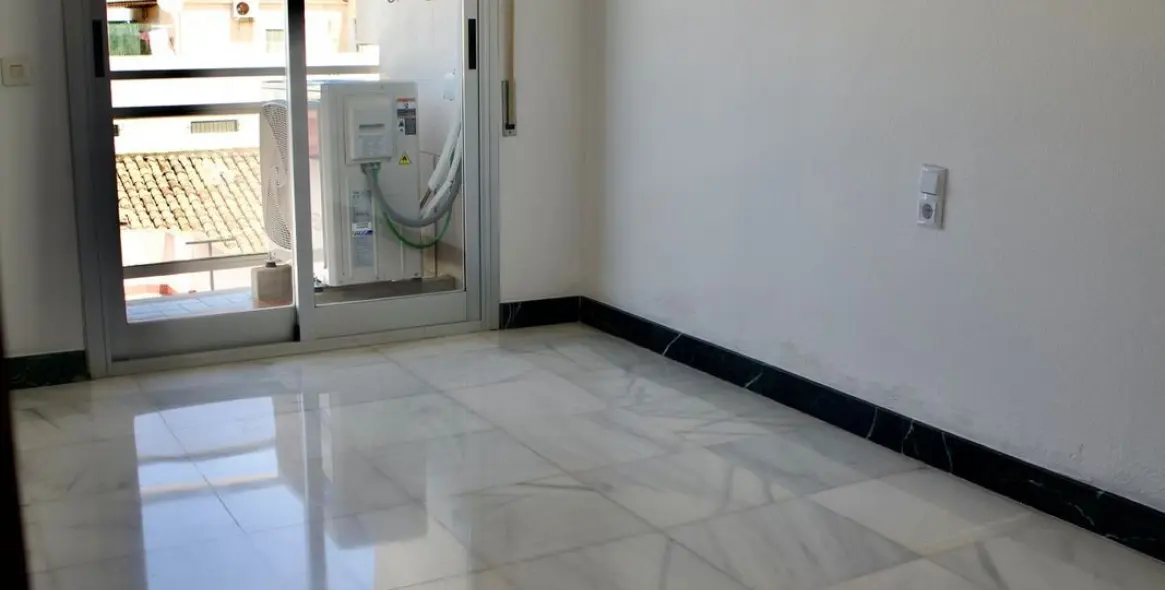 Долгосрочная аренда апартаментов на среднем этаже в Estepona 5