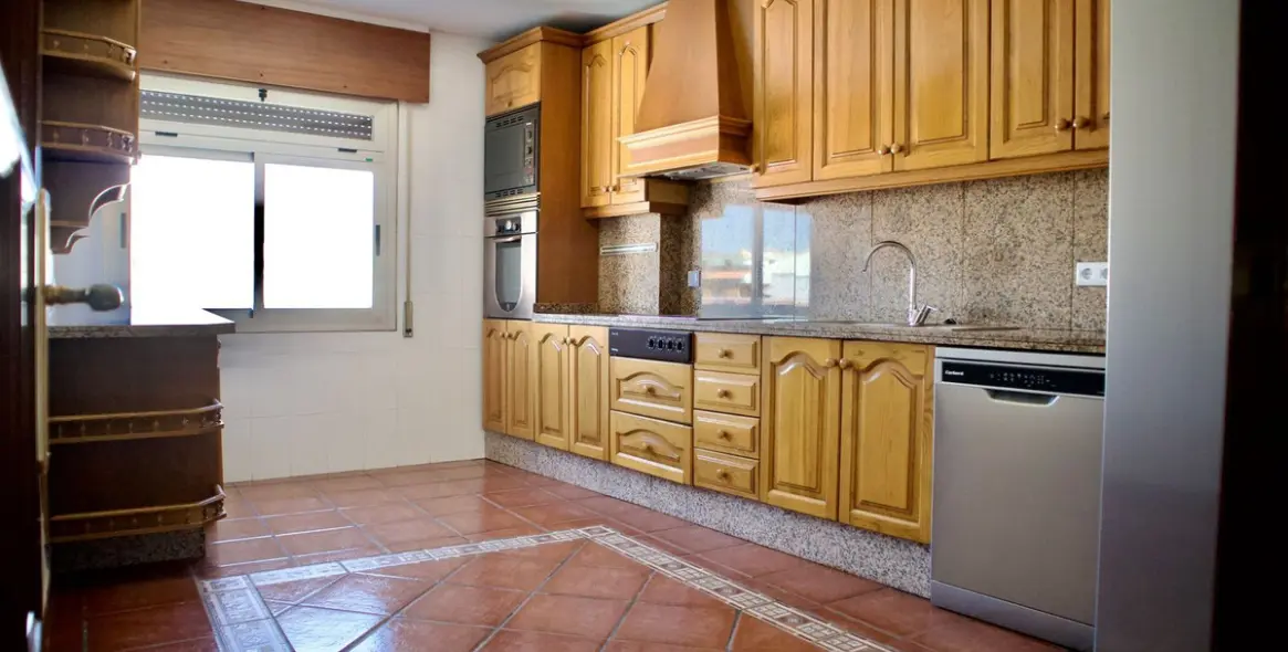 Долгосрочная аренда апартаментов на среднем этаже в Estepona 8