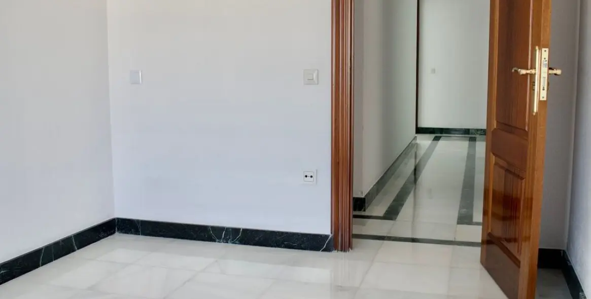 Долгосрочная аренда апартаментов на среднем этаже в Estepona 10