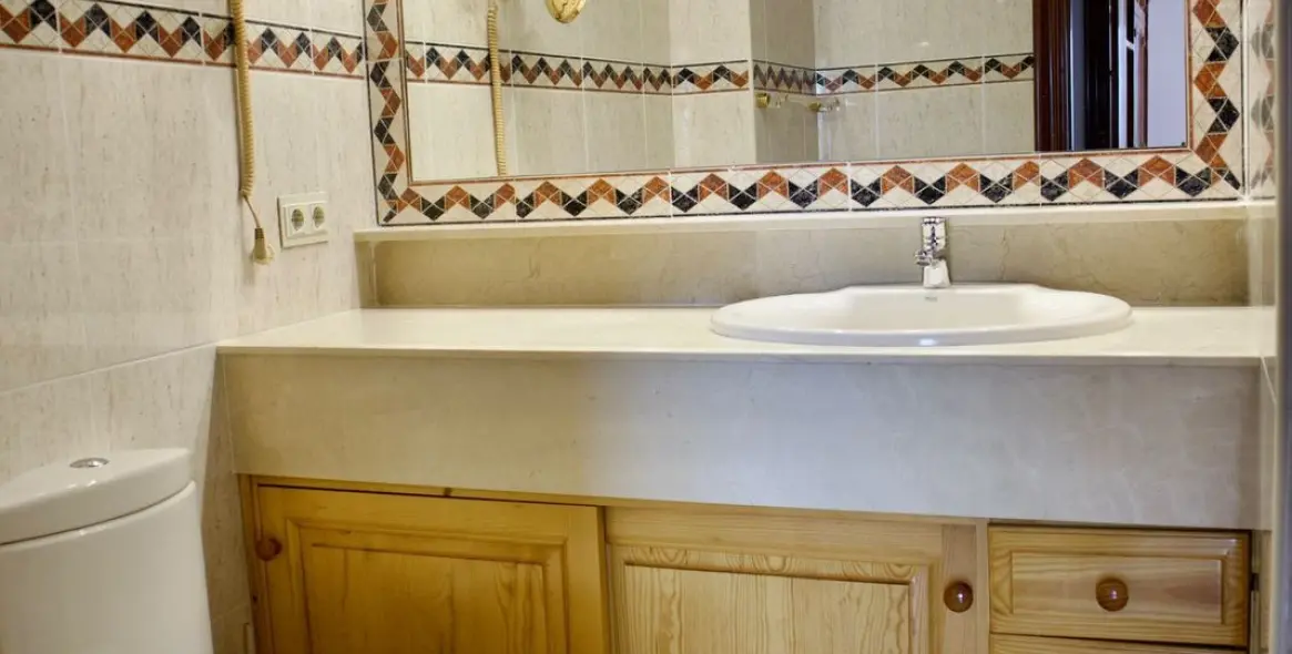 Долгосрочная аренда апартаментов на среднем этаже в Estepona 13