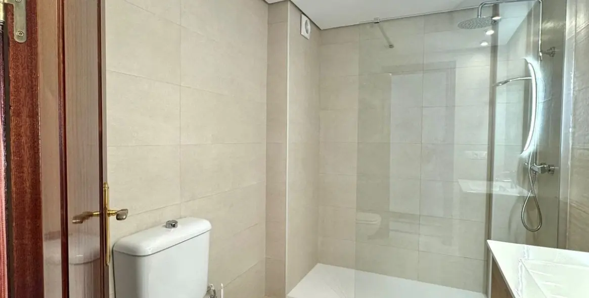 Долгосрочная аренда апартаментов на среднем этаже в Estepona 15