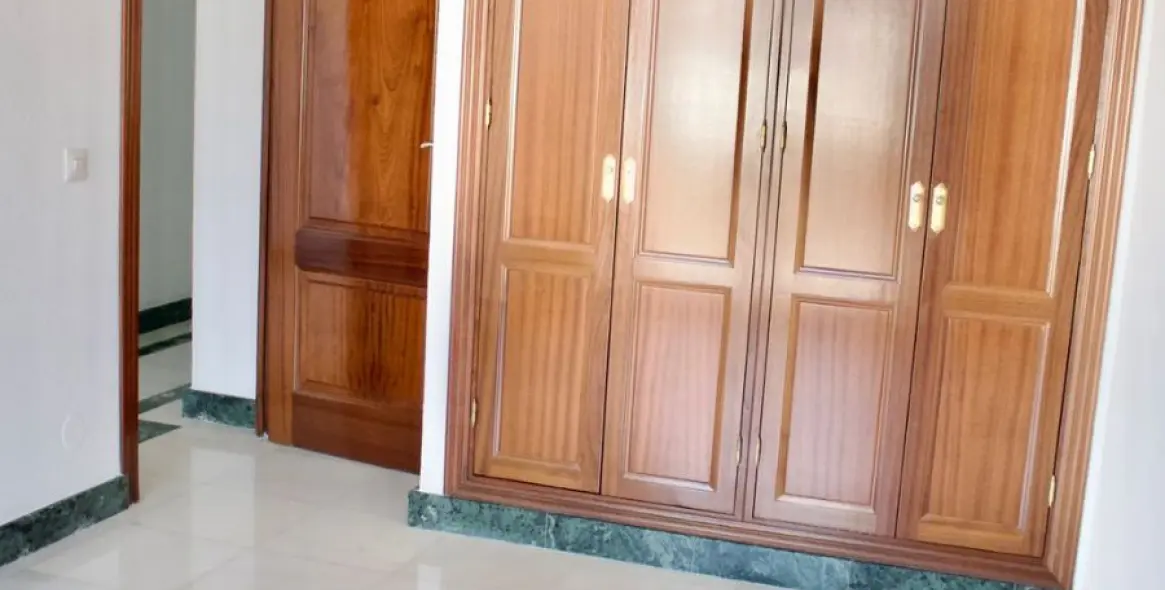 Долгосрочная аренда апартаментов на среднем этаже в Estepona 17