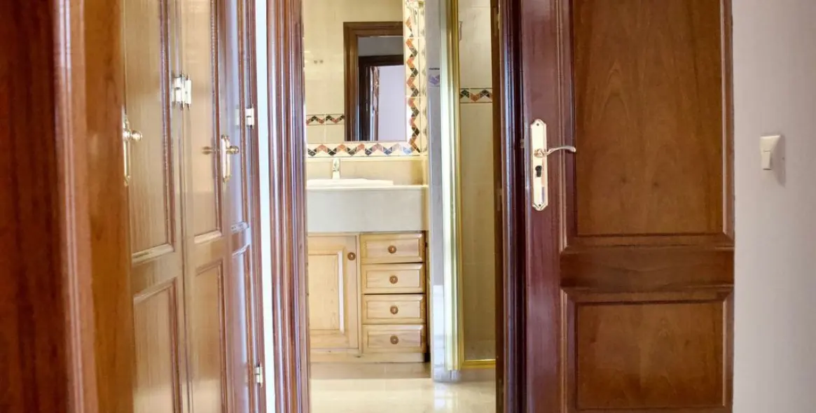 Долгосрочная аренда апартаментов на среднем этаже в Estepona 20