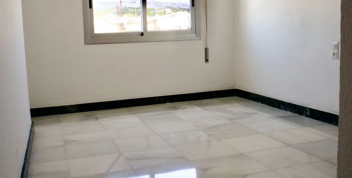 Долгосрочная аренда апартаментов на среднем этаже в Estepona 21