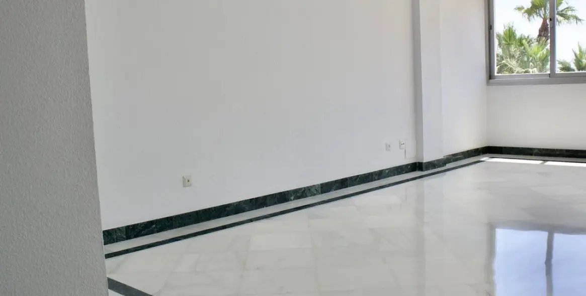 Долгосрочная аренда апартаментов на среднем этаже в Estepona 23