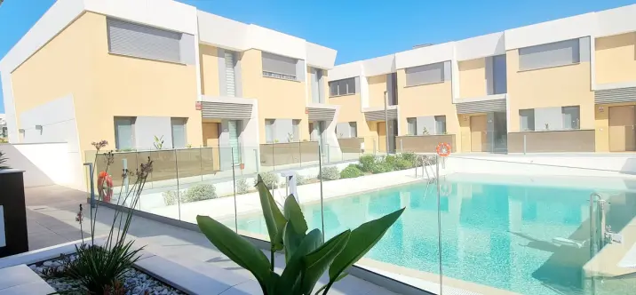 Долгосрочная аренда таунхауса в El Chaparral 3