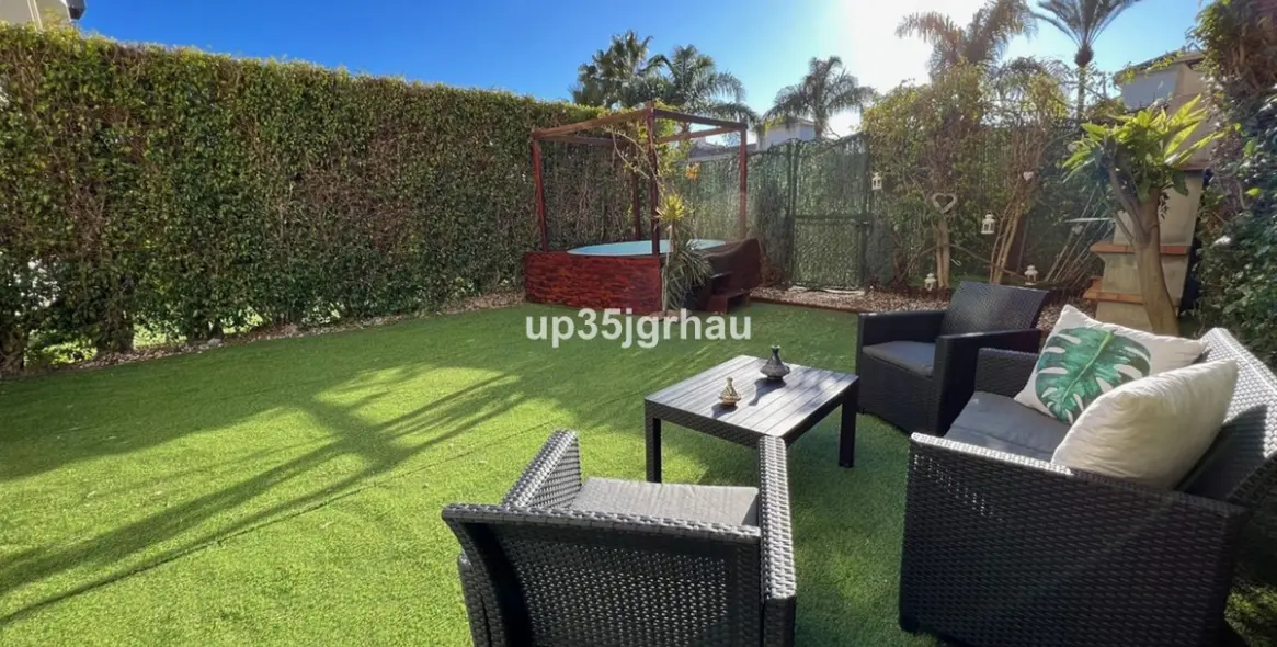 Sale of ground floor apartment in Estepona 1