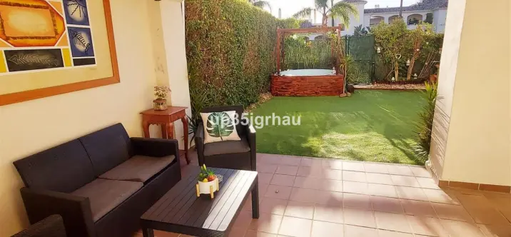 Sale of ground floor apartment in Estepona 1