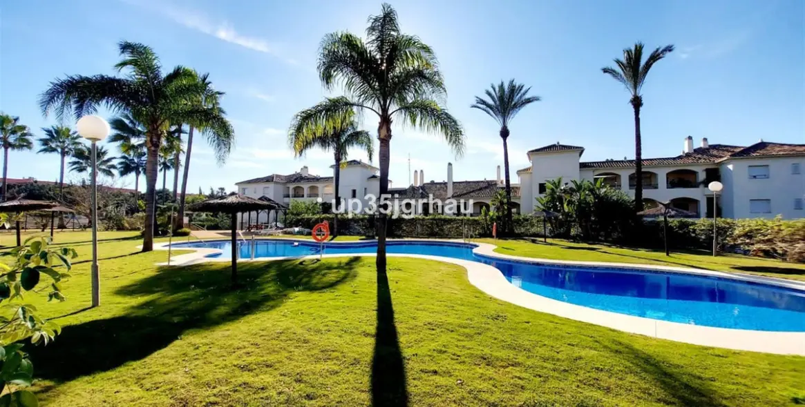 Sale of ground floor apartment in Estepona 5